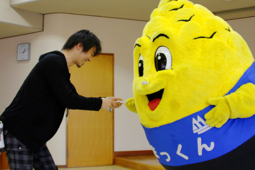 まっくんと名刺交換